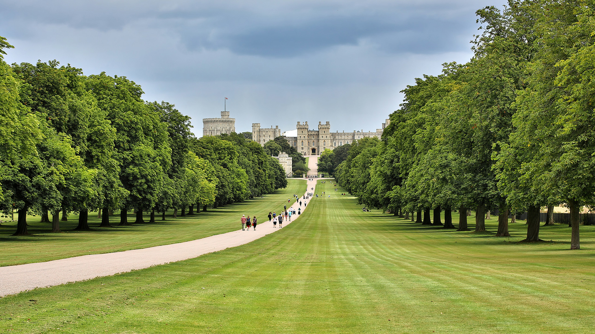 The Long Walk leading to Windsor Castle. Image courtesy of Simon Hurry/Unsplash. The tree-lined Long Walk leading to Windsor Castle