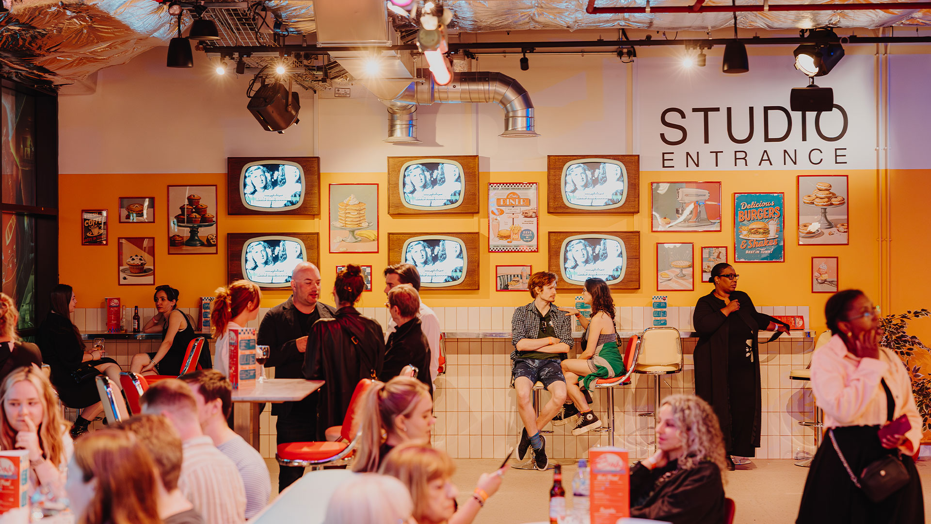 Have an all-American experience at Elvis Evolution as you dive into all things Elvis Presley, from his early beginnings to global fame. Image courtesy of Layered Reality. Visitors to Elvis Evolution are stopping by the Bob Burbank American Diner to grab a drink or a snack before heading to the studios.