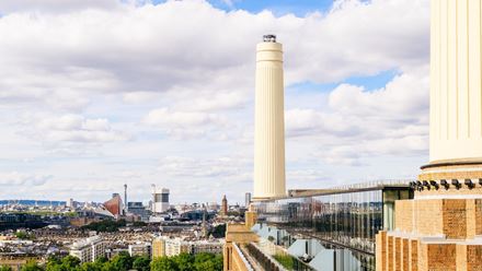 Experience panoramic views across London's iconic skyline at the Lift 109 experience. © Lift 109/Joshua Atkins