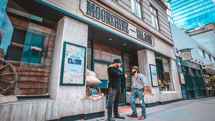 Moonshine Saloon immersive cocktail bar experience in London. Image courtesy of Golden Tours.