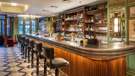 The bar at The Ivy Chelsea Garden. Credit: Richard Leeney. Image courtesy of The Ivy Chelsea Garden.
