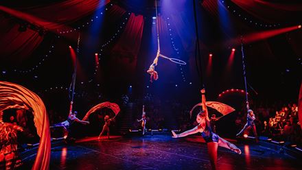 Experience the thrill of a lifetime under the big top at COME ALIVE! The Greatest Showman Circus London Spectacular. © London Theatre Direct/Luke Dyson