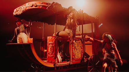 Join the greatest celebration at COME ALIVE! London: The Greatest Showman Circus London Spectacular. © London Theatre Direct/Luke Dyson