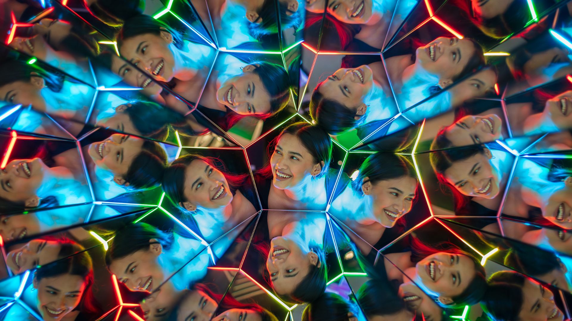 Twist Museum on Oxford Street. Image courtesy of Twist Museum. An optical illusion of many faces at twist museum in london.