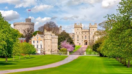 Windsor Castle and the luscious green gardens surrounding the grounds. Image courtesy of Shutterstock.