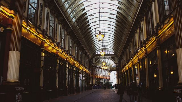 Leadenhall market in london at night.