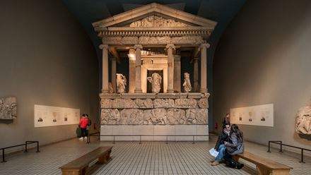 Take a guided tour at the British Museum and follow your guide to explore the best bits of the museum. © visitlondon.com/Jon Reid