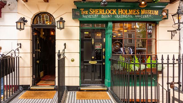 The green shop front of the Sherlock Holmes Museum at 221b Baker Street in London.