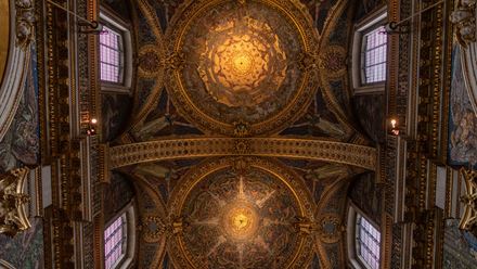 Visit St Paul's Cathedral and its iconic dome, an essential part of the London skyline. ©London & Partners/Michael Barrow