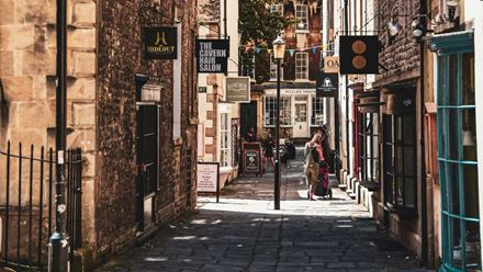 Do a spot of shopping in the boutiques in Bath. © Unsplash/Liv Cashman