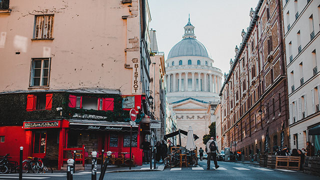 Venture to the Panthéon and wander the charming streets of the Quartier Latin in Paris © Unsplash/Marc Fanelli-Isla View of the streets of the parisian neighbourhood Le Quartier Latin with the Pantheon in the background.