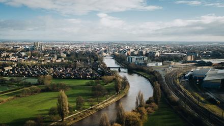 Visit York on an open top bus tour. © Unsplash/Luke Porter
