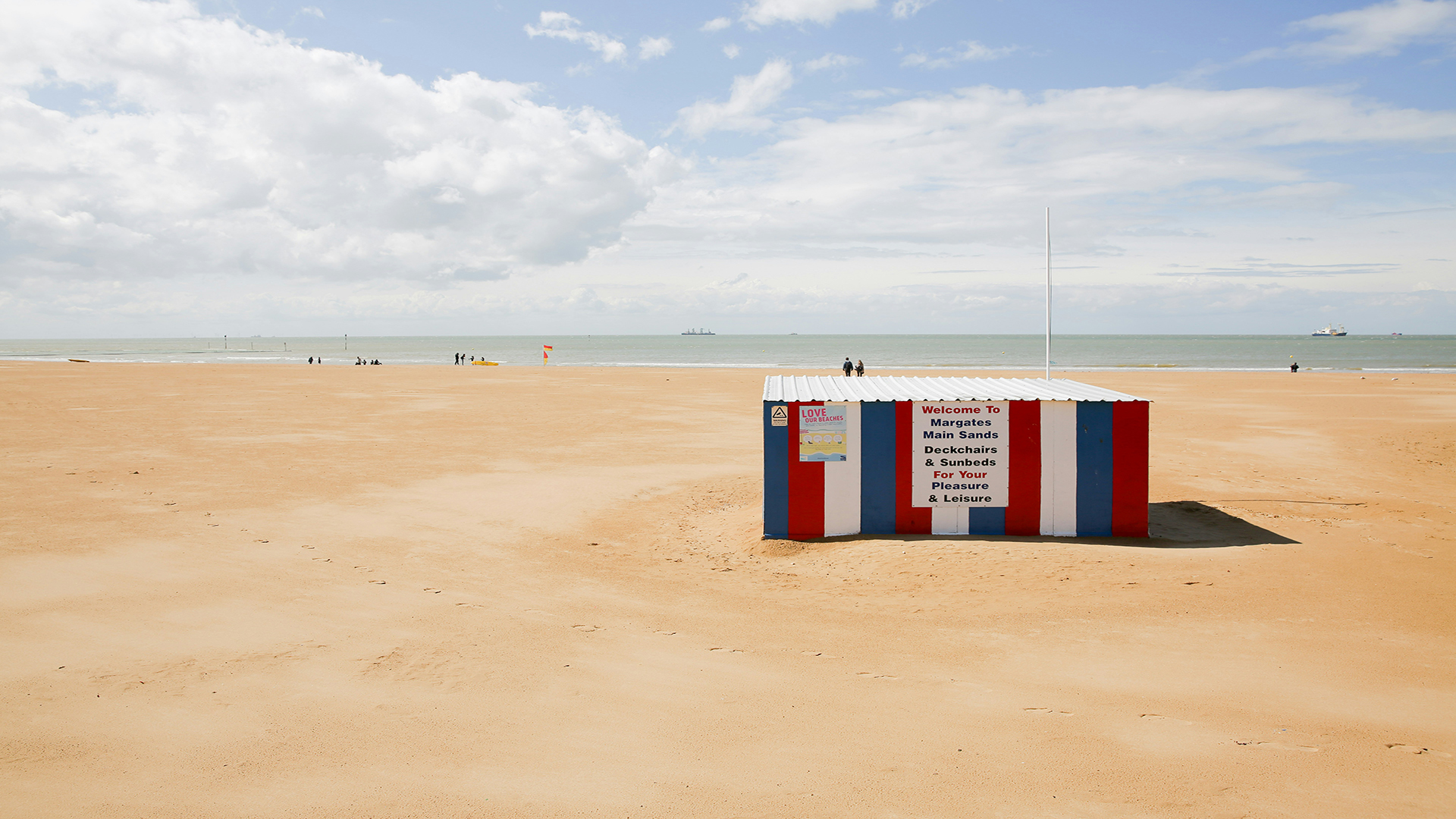 Enjoy a relaxing day on the beach in Margate. Photo by Max Letek on Unsplash. Sandy beach with colourful beach hut on a sunny day in Margate, Kent.