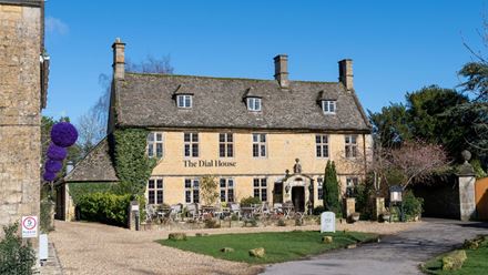 Visit a classic British pub on your visit to Bourton-on-the-Water. © Unsplash/Simon Godfrey