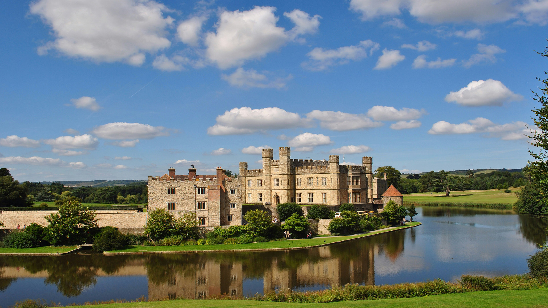 Take a day trip from London to Leeds Castle. ©Ian Simpson/Unsplash. Leeds Castle on a sunny day makes a great day trip from London.
