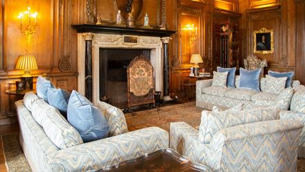 Discover plush furnishings and old artefacts within the walls of Leeds Castle. © Unsplash/Robert Anderson