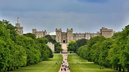 Spot Windsor Castle from an open top Bus tour. Image courtesy of Unsplash, credits: Simon Hurry