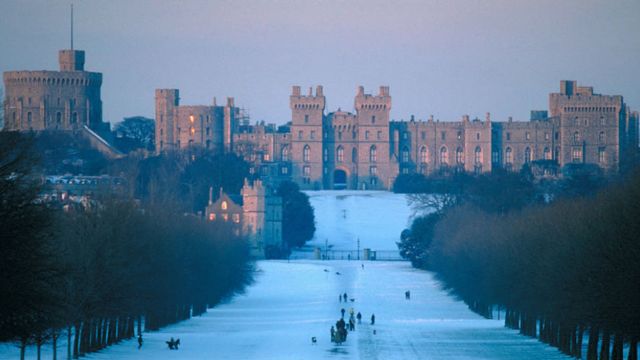 Windsor Castle in winter. Image courtesy of Golden Tours. Windsor castle the long walk covered in snow in winter.