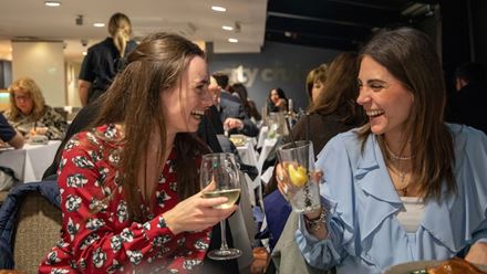 Experience the ultimate blend of music, dining and sightseeing on the Thames jazz dinner cruise. Image courtesy of Golden Tours