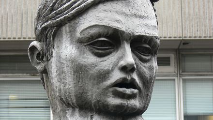 Join the Shakespeare Walking Tour and discover “The lover sighing like furnace” totem pole. Image courtesy of Golden Tours.