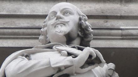 Uncover hidden memorials dedicated to the playwright on a Shakespeare Walking Tour. Image courtesy of Golden Tours.