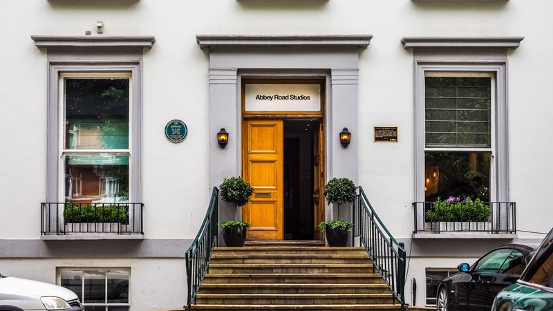 The front and stairs leading up to Abbey Road Studios.
