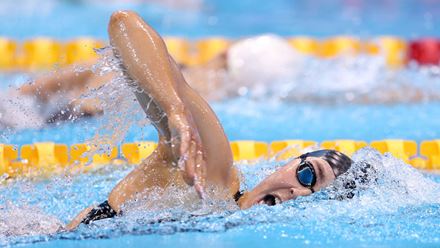 Medi Harris takes a breath during her freestyle race. Image courtesy of Aquatics GB