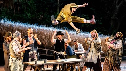 See the musical Fiddler on the Roof at the Barbican Theatre. Image courtesy of London Theatre Direct/Johan Perrson.
