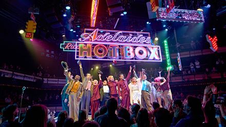 Guys & Dolls at the Bridge Theatre takes you to the streets of 1950s Manhattan, where con men and gamblers are on the rise. Image courtesy of  Premier Entertainment/ photo credit Manuel Harlan.