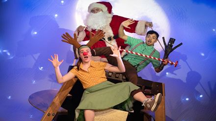 See a show packed with humour this Christmas with Stick Man at the Bloomsbury Theatre. Image courtesy of Mark Senior PR.