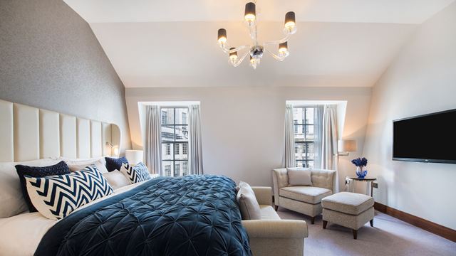 A suite at Conrad London St. James Hilton decorated in blue and white