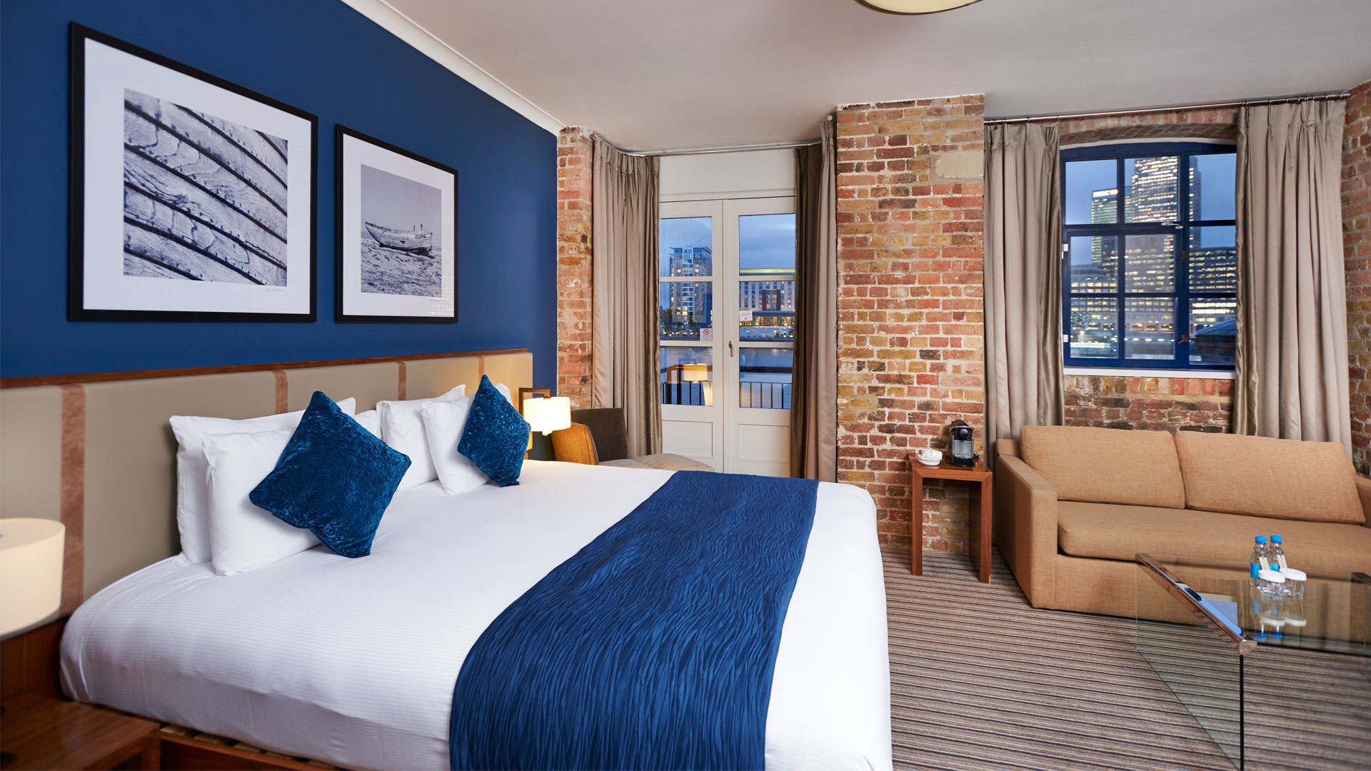 Hop on the ferry to explore London from DoubleTree by Hilton London – Docklands Riverside. Image courtesy of Hilton. Room with city views at DoubleTree by Hilton London – Docklands Riverside.