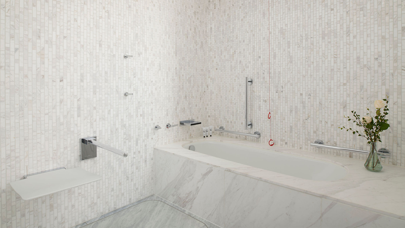 Unwind at Pan Pacific London with a choice of accessible rooms to suit every guest. Credit: Pan Pacific London. Image courtesy of Pan Pacific London. Accessible bathroom at Pan Pacific London